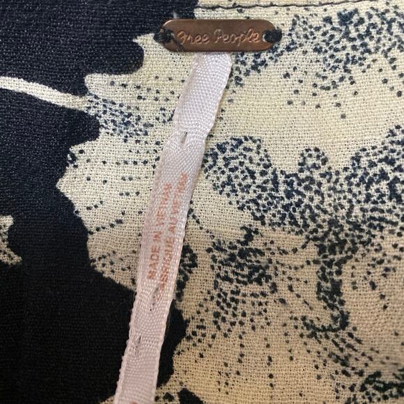 Free People Black White Floral Print V-Neck Ruffle Sleeve Mini Wrap Dress Size S - Picture 3 of 3